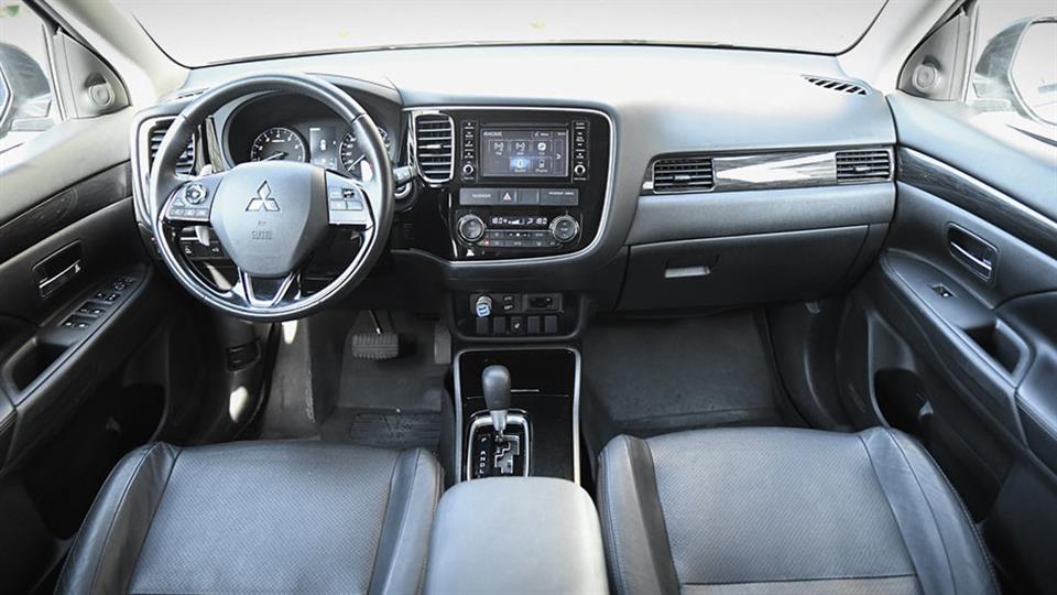 کابین میتسوبیشی اوتلندر